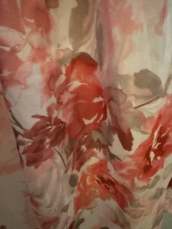 White House Black Market Top with smocked elastic yoke detail, ruffles Sz L - Picture 6 of 8